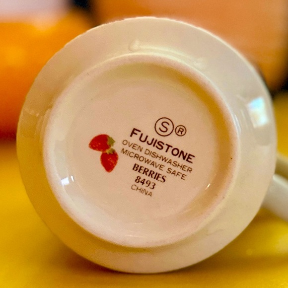 Vintage Set Fujistone Berries Stoneware Creamer and Sugar Bowl - Picture 5 of 5